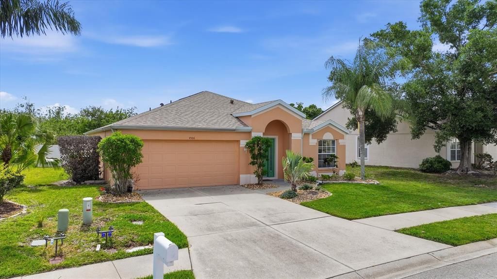 For Sale: $525,000 (4 beds, 2 baths, 1972 Square Feet)