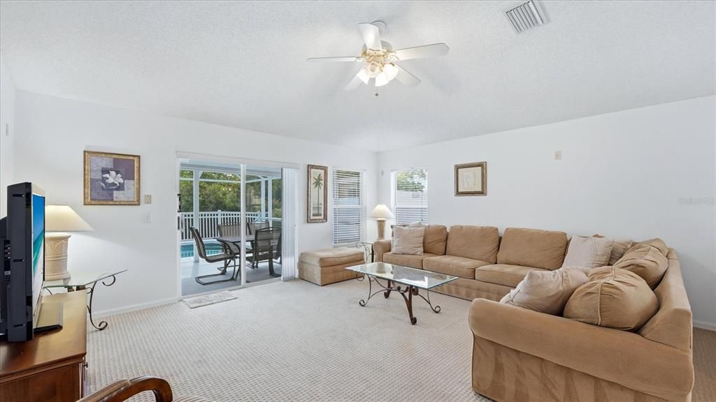 For Sale: $525,000 (4 beds, 2 baths, 1972 Square Feet)
