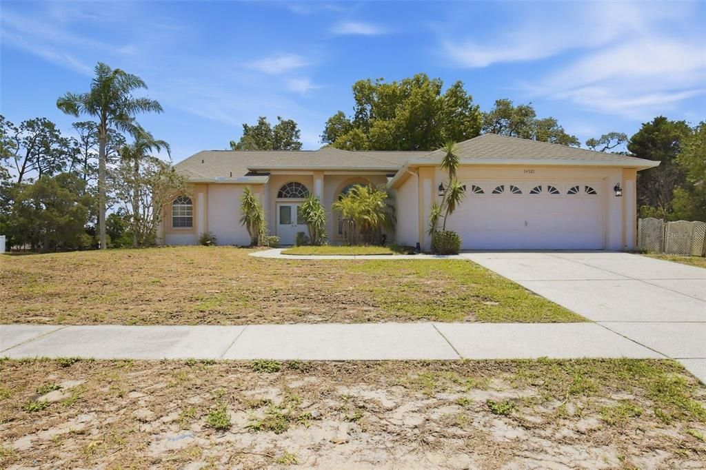 For Sale: $274,900 (3 beds, 2 baths, 2027 Square Feet)