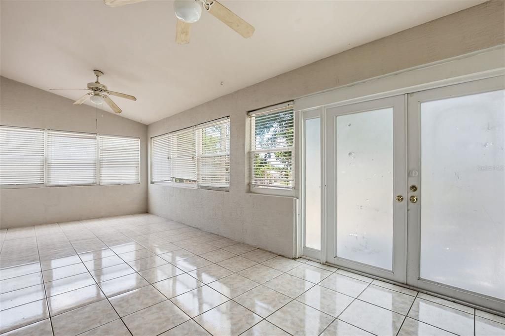 For Sale: $274,900 (3 beds, 2 baths, 2027 Square Feet)