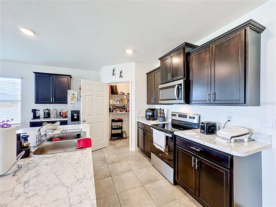 For Sale: $470,000 (4 beds, 2 baths, 1916 Square Feet)