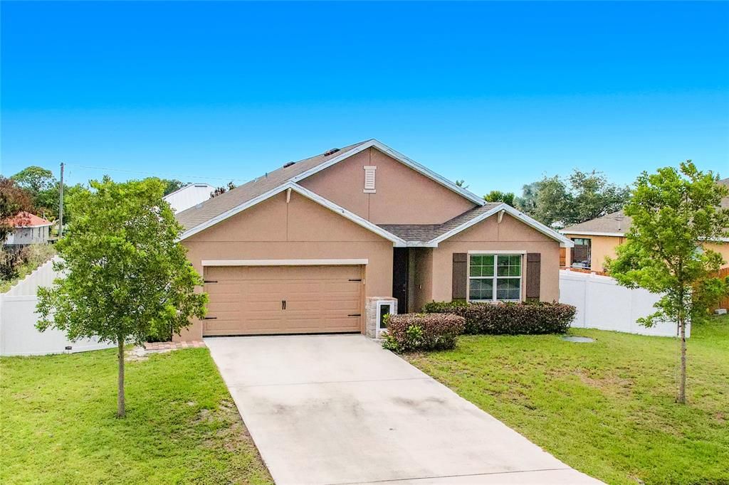 For Sale: $470,000 (4 beds, 2 baths, 1916 Square Feet)