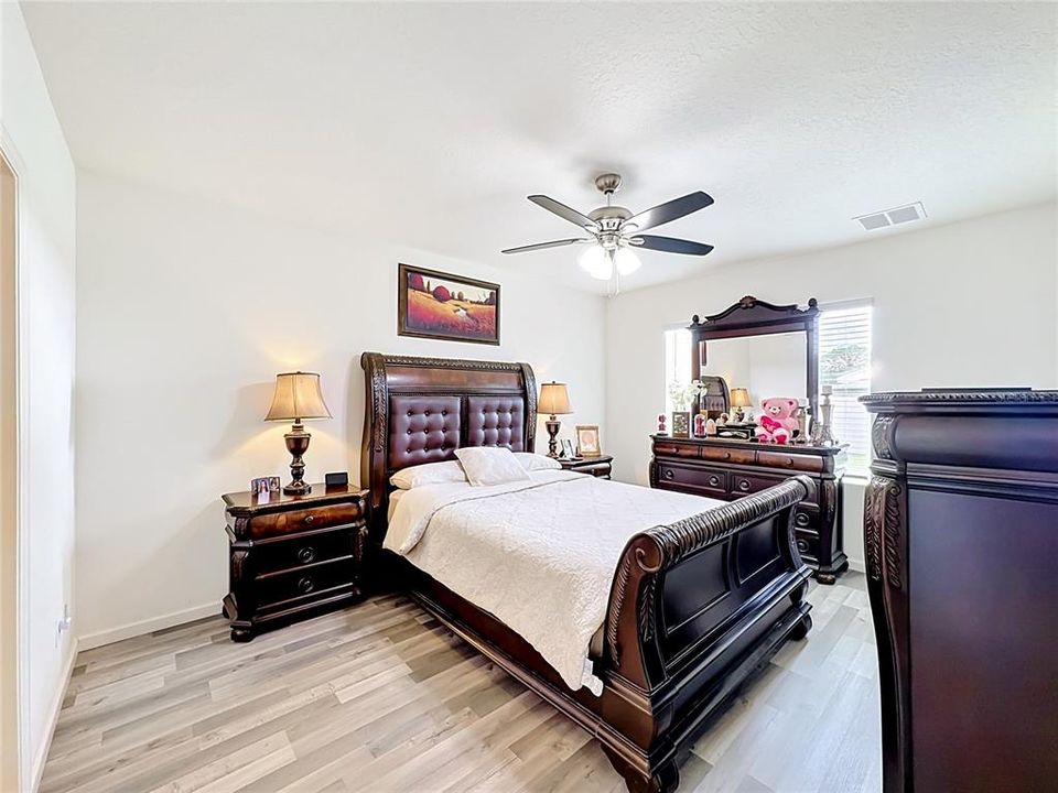 For Sale: $470,000 (4 beds, 2 baths, 1916 Square Feet)