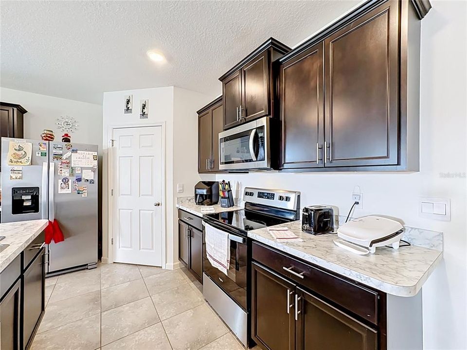 For Sale: $470,000 (4 beds, 2 baths, 1916 Square Feet)