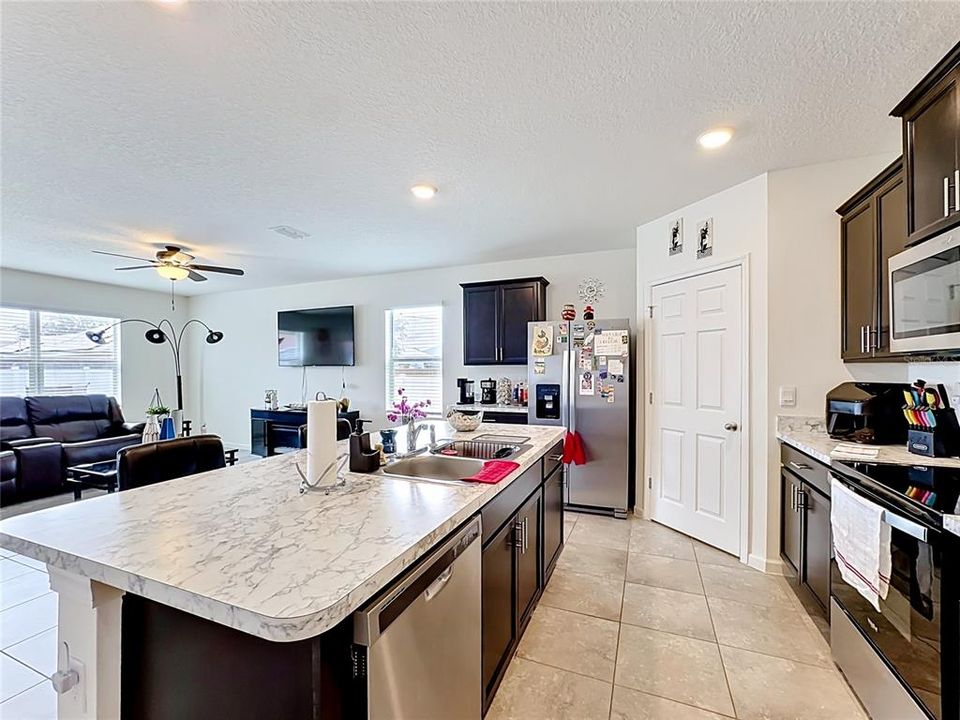 For Sale: $470,000 (4 beds, 2 baths, 1916 Square Feet)