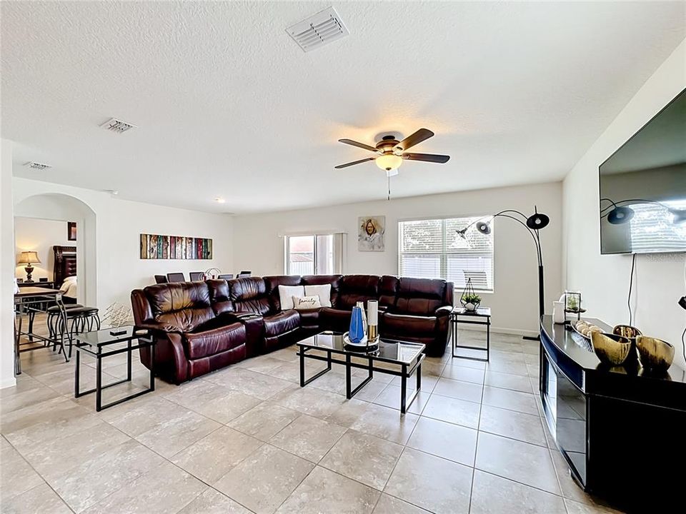 For Sale: $470,000 (4 beds, 2 baths, 1916 Square Feet)