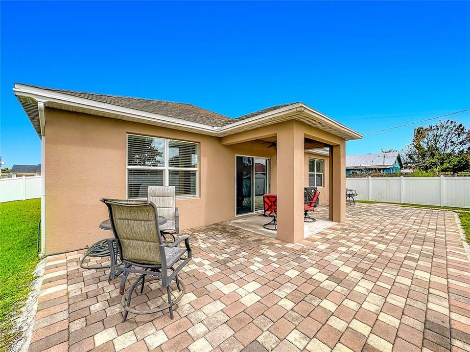 For Sale: $470,000 (4 beds, 2 baths, 1916 Square Feet)
