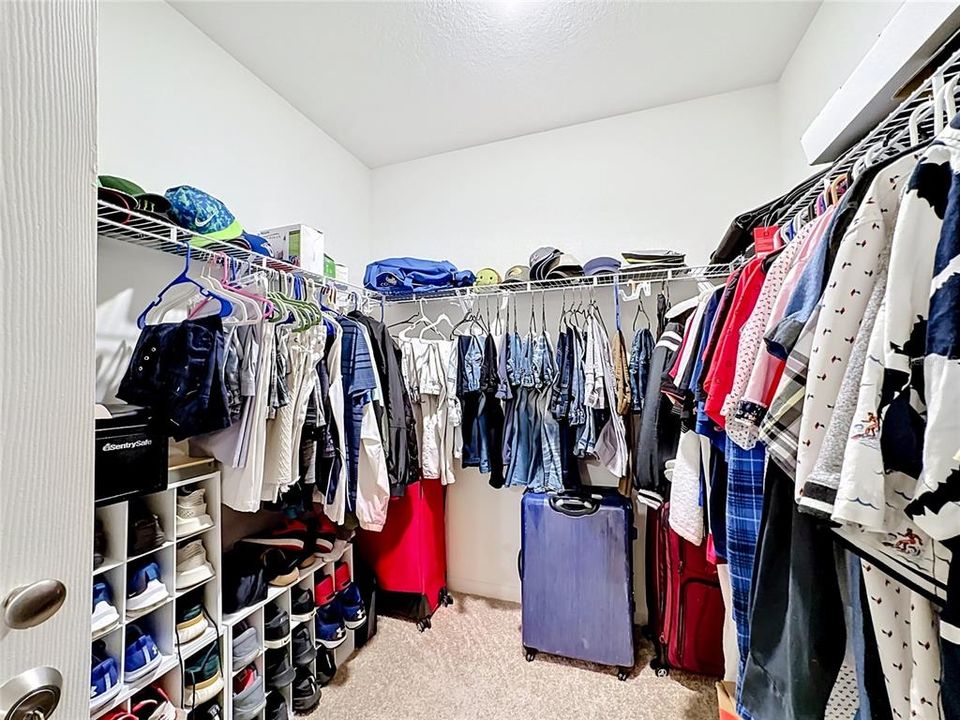 For Sale: $470,000 (4 beds, 2 baths, 1916 Square Feet)