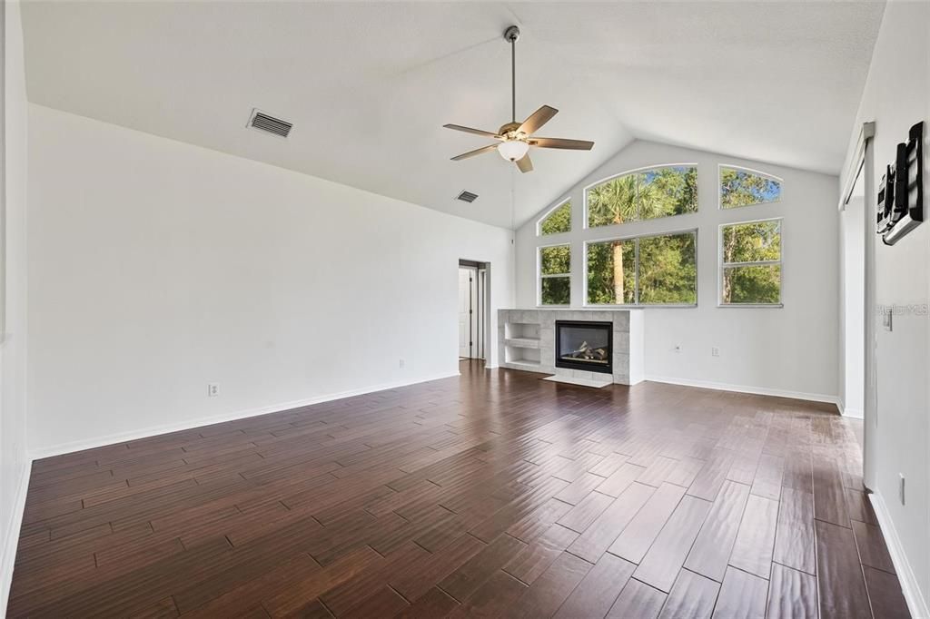 For Rent: $4,315 (5 beds, 3 baths, 3512 Square Feet)