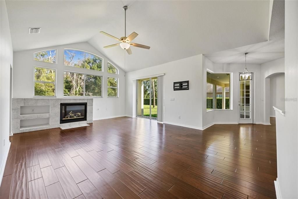 For Rent: $4,315 (5 beds, 3 baths, 3512 Square Feet)