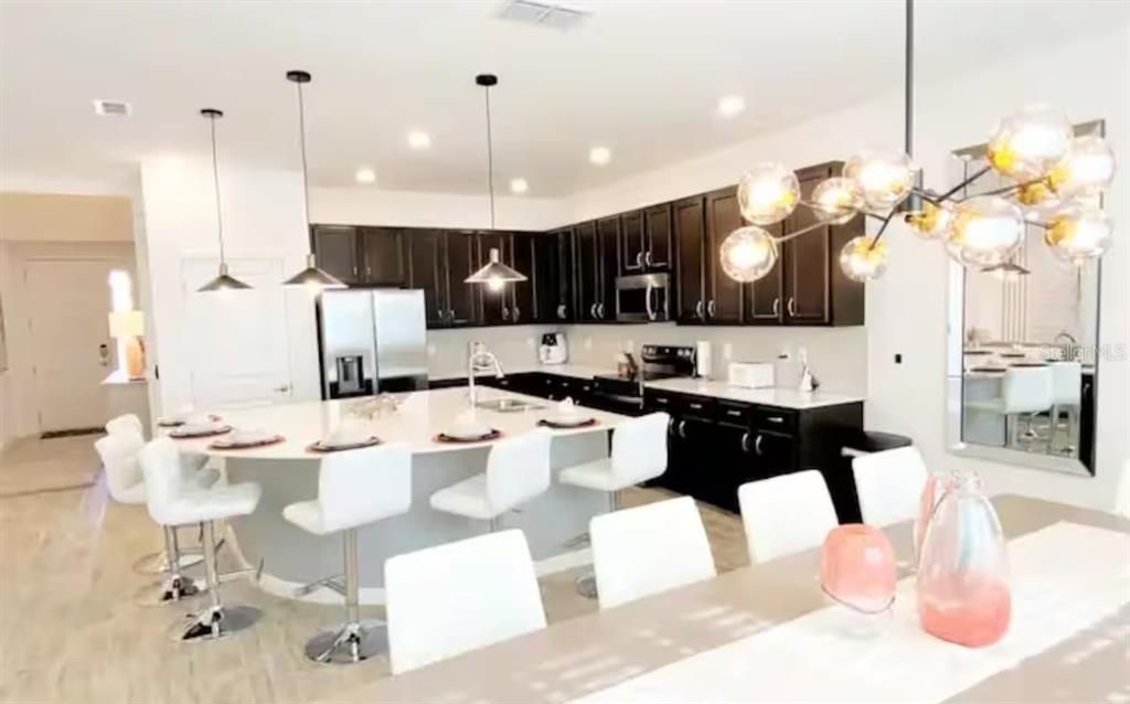 For Sale: $830,000 (6 beds, 6 baths, 3567 Square Feet)
