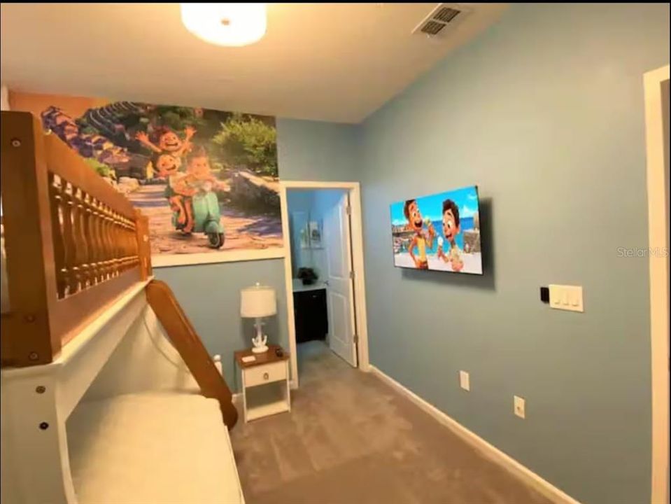 For Sale: $830,000 (6 beds, 6 baths, 3567 Square Feet)
