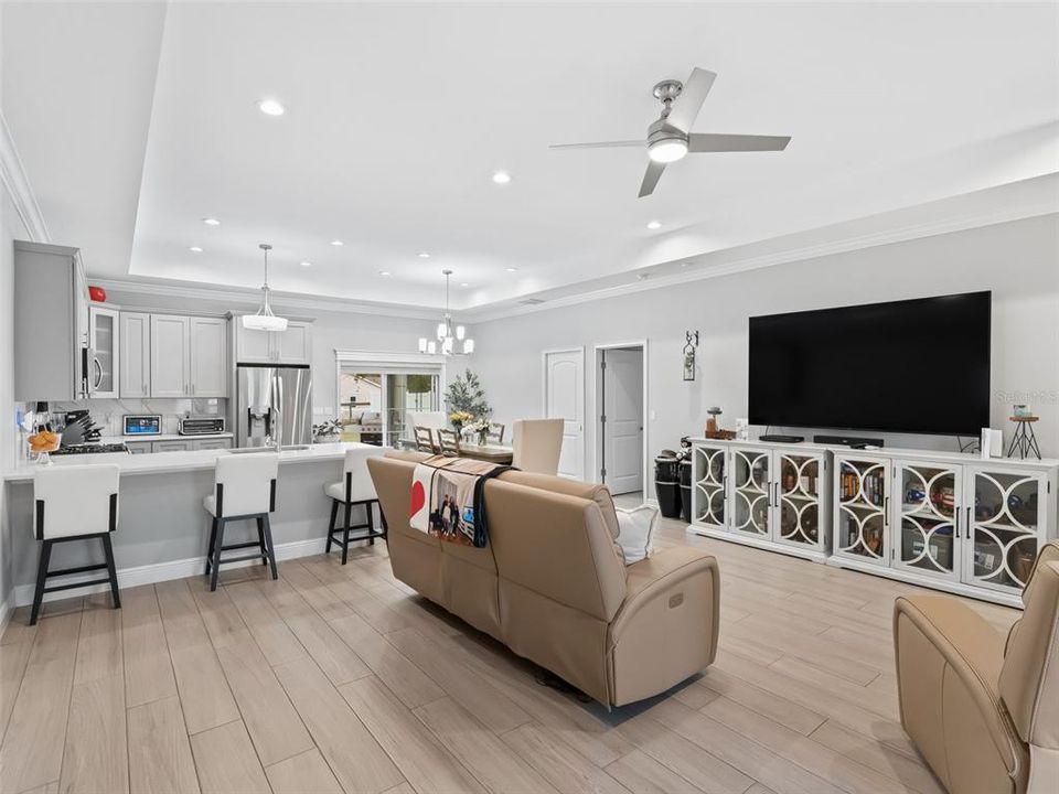 For Sale: $425,000 (3 beds, 2 baths, 1644 Square Feet)