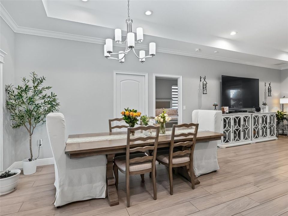For Sale: $425,000 (3 beds, 2 baths, 1644 Square Feet)