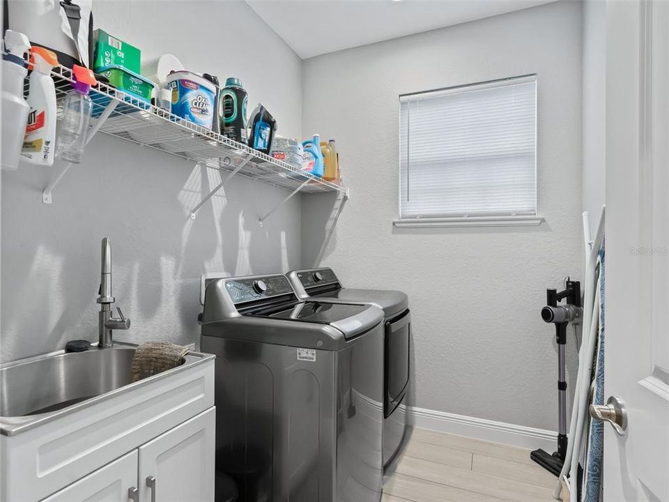 For Sale: $425,000 (3 beds, 2 baths, 1644 Square Feet)