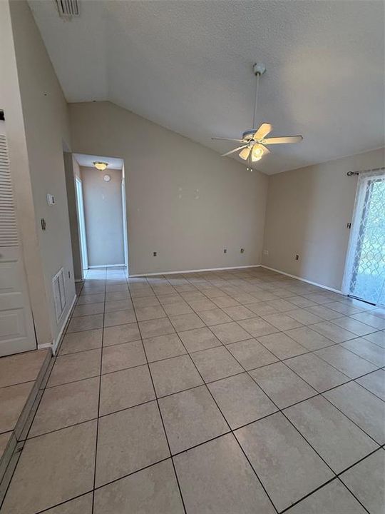 For Sale: $257,900 (3 beds, 2 baths, 1246 Square Feet)
