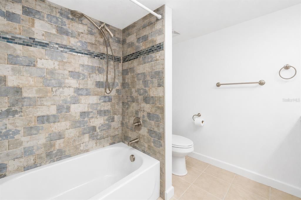 For Sale: $255,000 (3 beds, 2 baths, 1375 Square Feet)