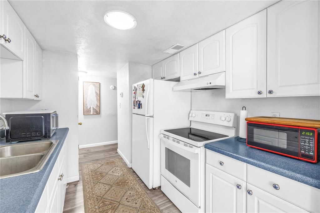 For Sale: $255,000 (3 beds, 2 baths, 1375 Square Feet)