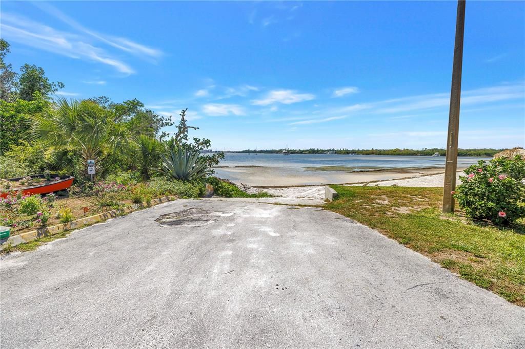 For Sale: $255,000 (3 beds, 2 baths, 1375 Square Feet)