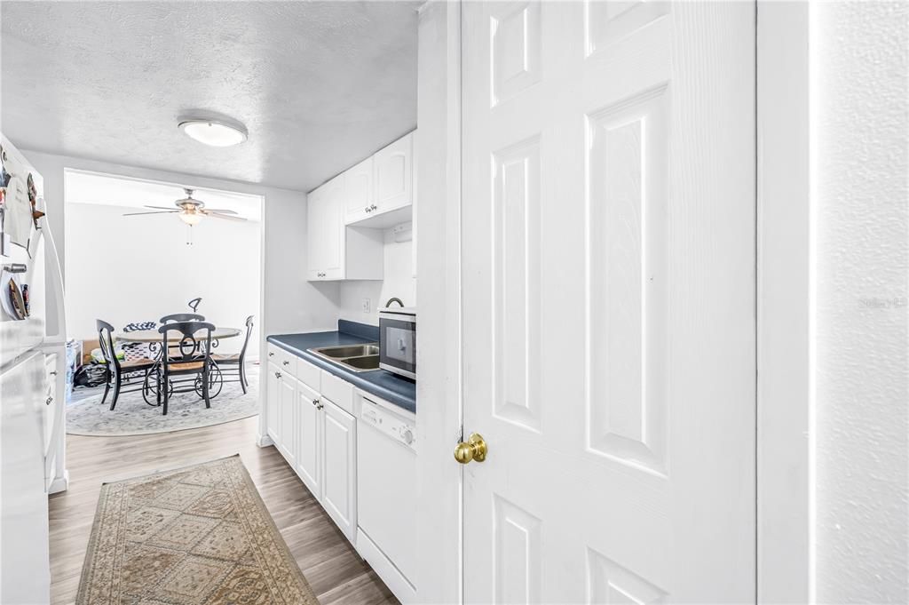 For Sale: $255,000 (3 beds, 2 baths, 1375 Square Feet)