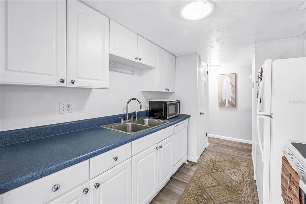 For Sale: $255,000 (3 beds, 2 baths, 1375 Square Feet)