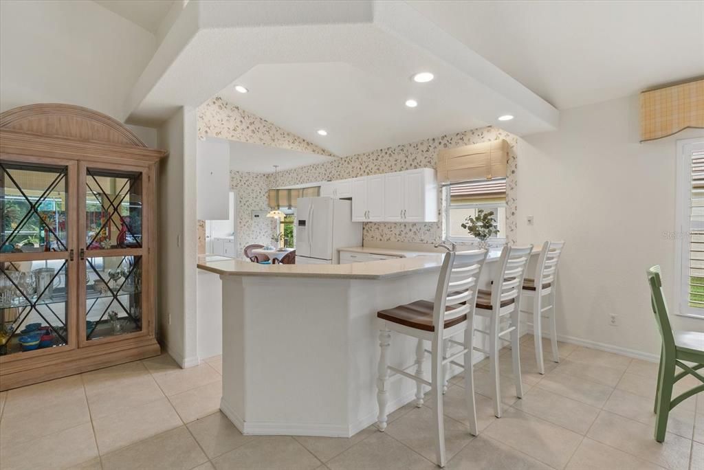 Под контрактом: $485,000 (3 спален, 2 ванн, 1940 Квадратных фут)