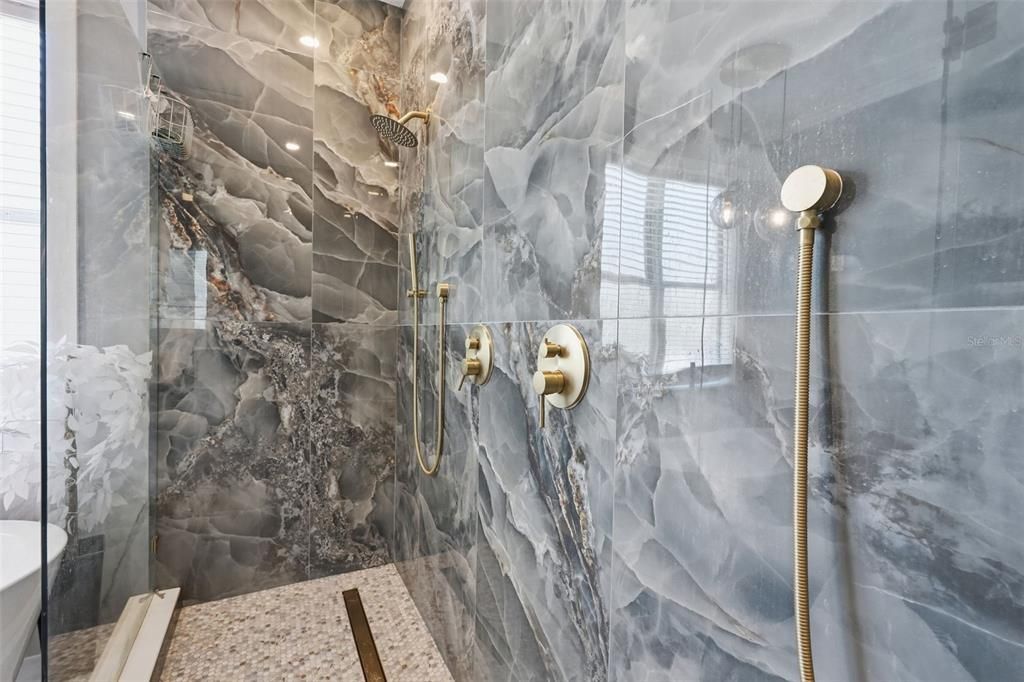 En Venta: $714,900 (5 camas, 3 baños, 3083 Pies cuadrados)