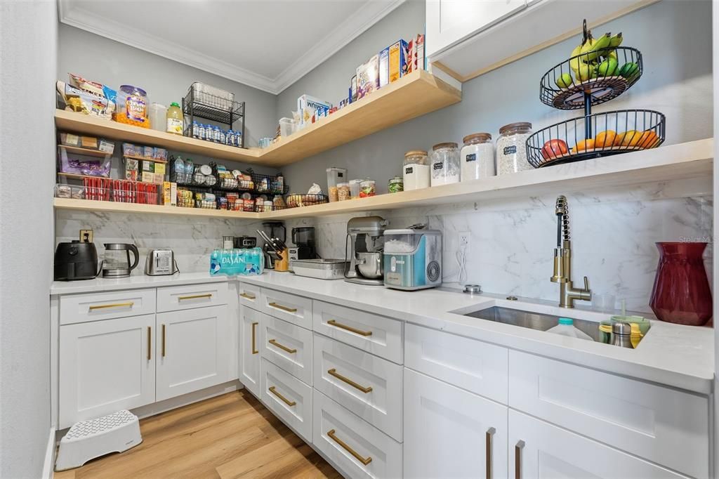 En Venta: $714,900 (5 camas, 3 baños, 3083 Pies cuadrados)