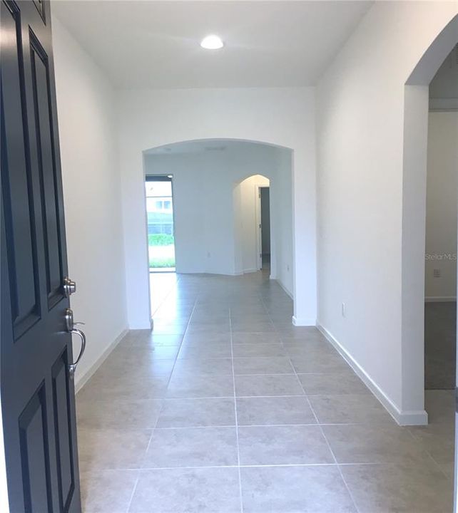 Activo con contrato: $2,300 (4 camas, 2 baños, 1746 Pies cuadrados)