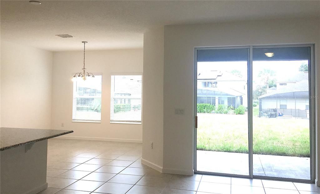 Activo con contrato: $2,300 (4 camas, 2 baños, 1746 Pies cuadrados)