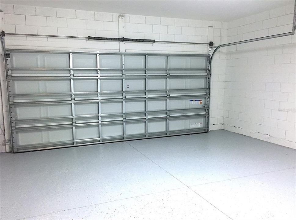 Activo con contrato: $2,300 (4 camas, 2 baños, 1746 Pies cuadrados)