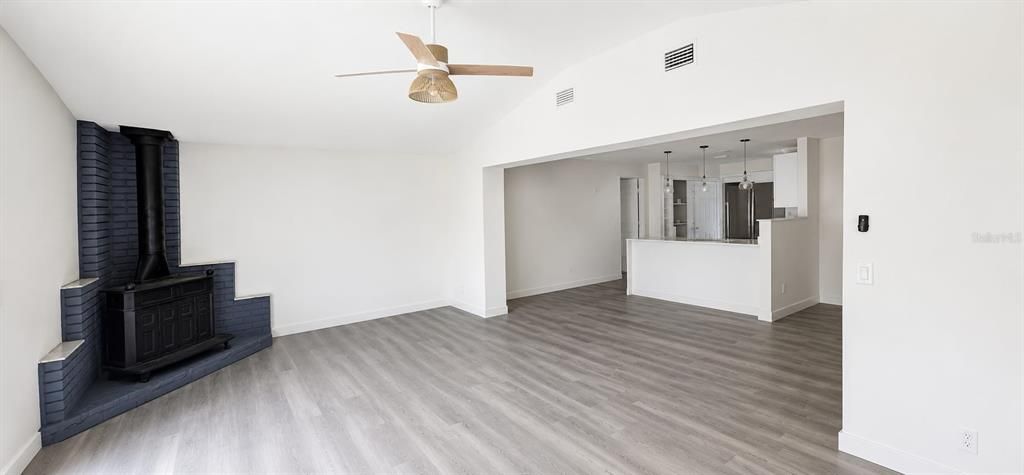 For Sale: $630,000 (3 beds, 3 baths, 1561 Square Feet)