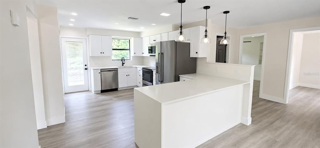 For Sale: $630,000 (3 beds, 3 baths, 1561 Square Feet)