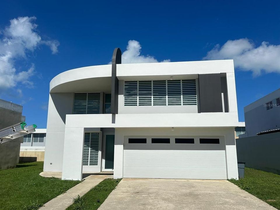 For Sale: $409,000 (4 beds, 2 baths, 2475 Square Feet)