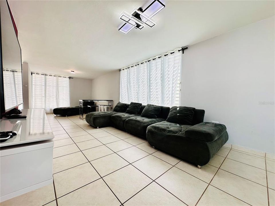 For Sale: $409,000 (4 beds, 2 baths, 2475 Square Feet)