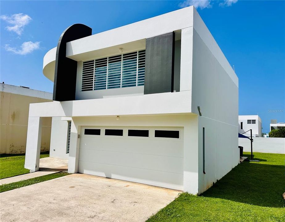 For Sale: $409,000 (4 beds, 2 baths, 2475 Square Feet)