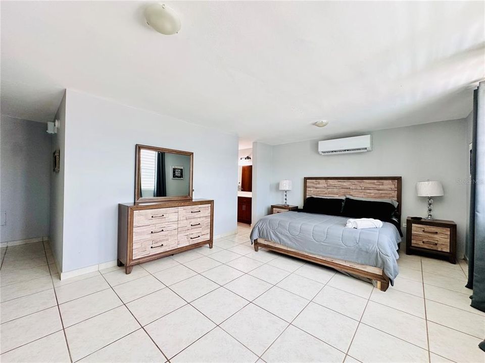 For Sale: $409,000 (4 beds, 2 baths, 2475 Square Feet)