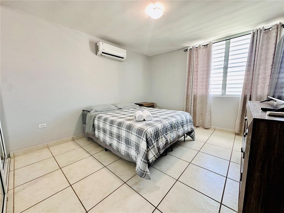 For Sale: $409,000 (4 beds, 2 baths, 2475 Square Feet)