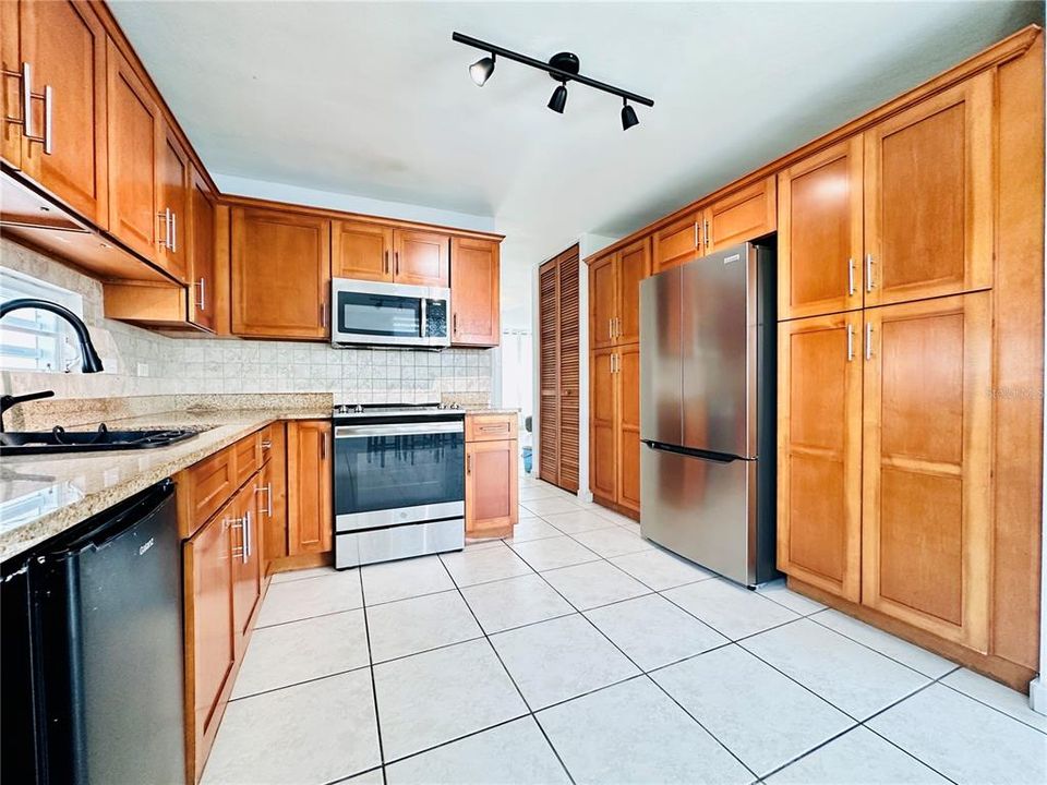 For Sale: $409,000 (4 beds, 2 baths, 2475 Square Feet)