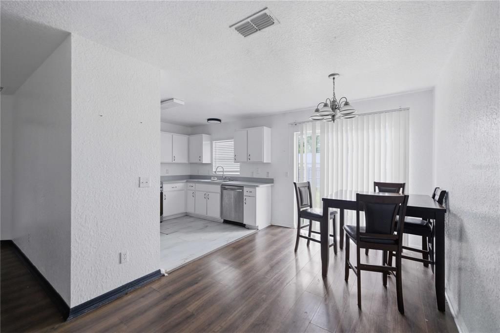 En Venta: $200,000 (3 camas, 2 baños, 1370 Pies cuadrados)