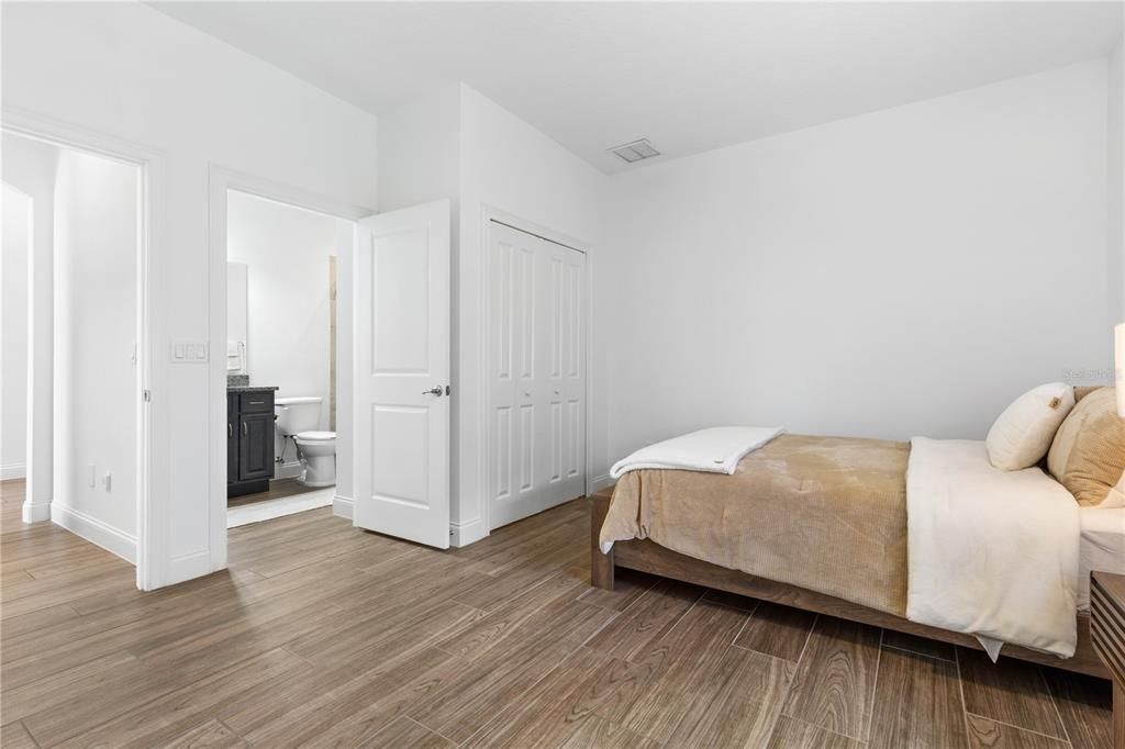 Activo con contrato: $1,195,000 (3 camas, 3 baños, 2989 Pies cuadrados)