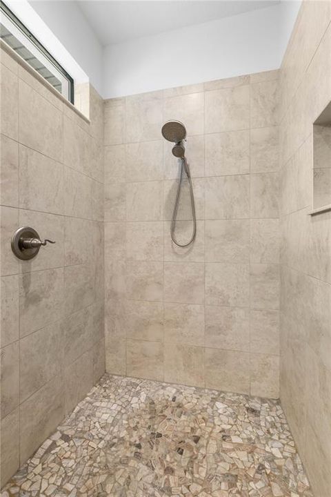 Activo con contrato: $1,195,000 (3 camas, 3 baños, 2989 Pies cuadrados)