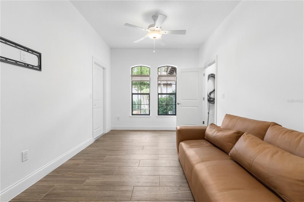 Activo con contrato: $1,195,000 (3 camas, 3 baños, 2989 Pies cuadrados)