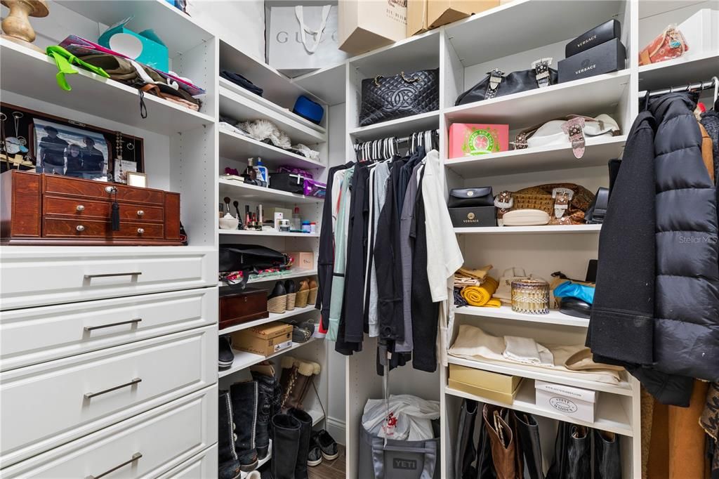 Activo con contrato: $1,195,000 (3 camas, 3 baños, 2989 Pies cuadrados)