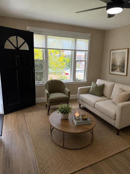For Rent: $3,500 (2 beds, 1 baths, 826 Square Feet)