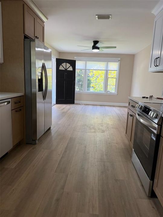 For Rent: $3,500 (2 beds, 1 baths, 826 Square Feet)