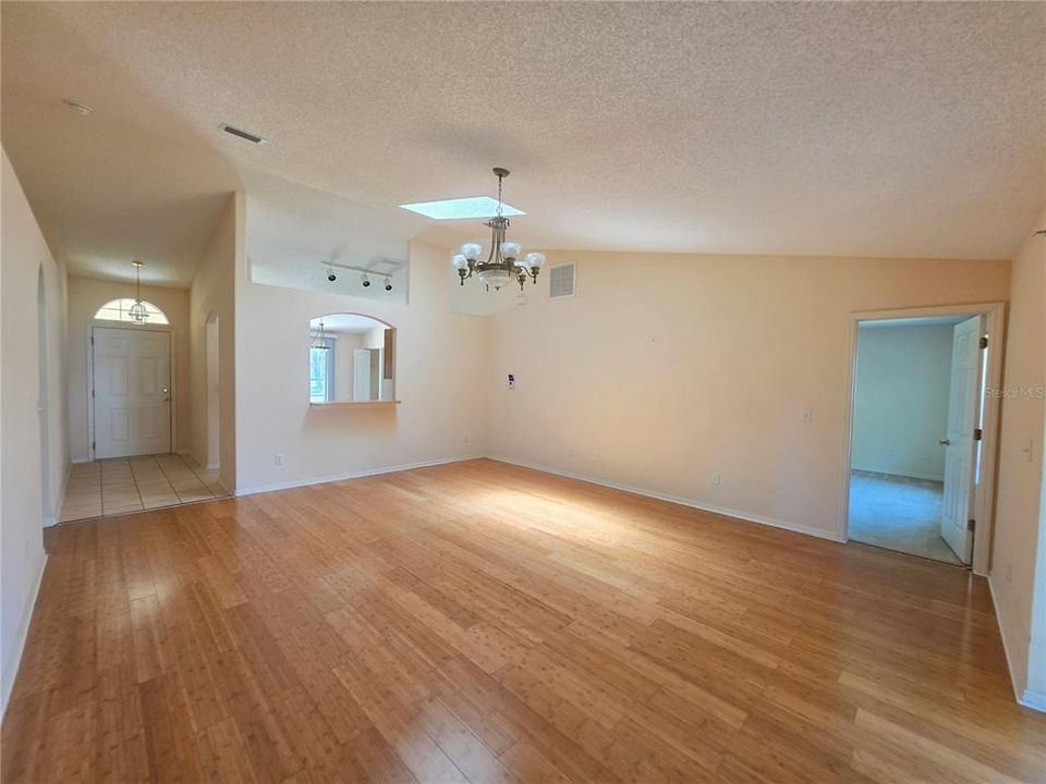 Active With Contract: $269,900 (3 beds, 2 baths, 1614 Square Feet)