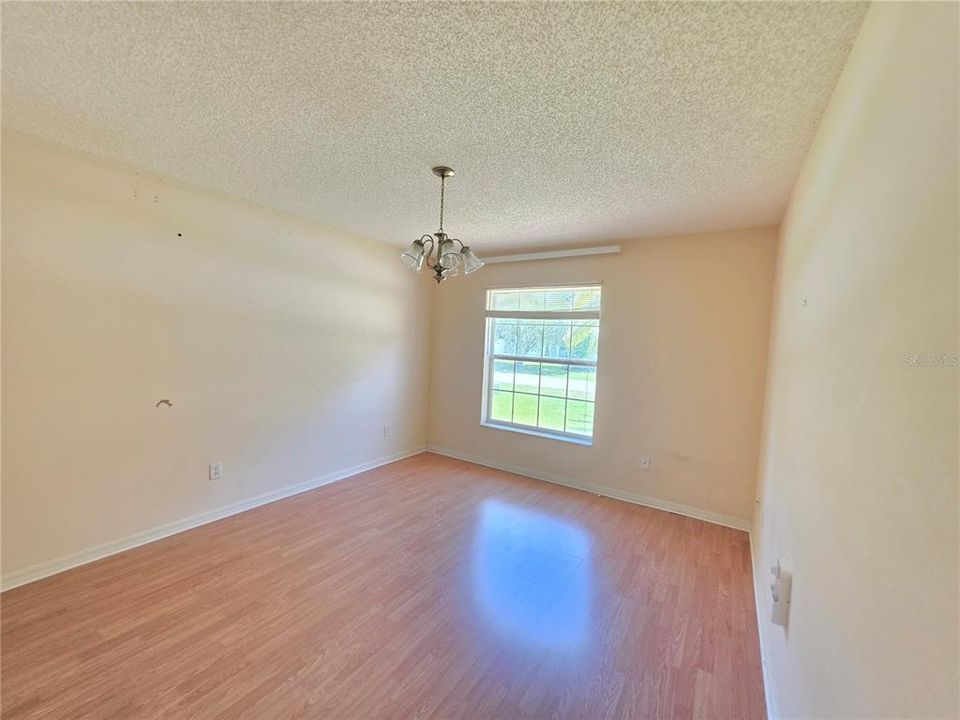 Active With Contract: $269,900 (3 beds, 2 baths, 1614 Square Feet)