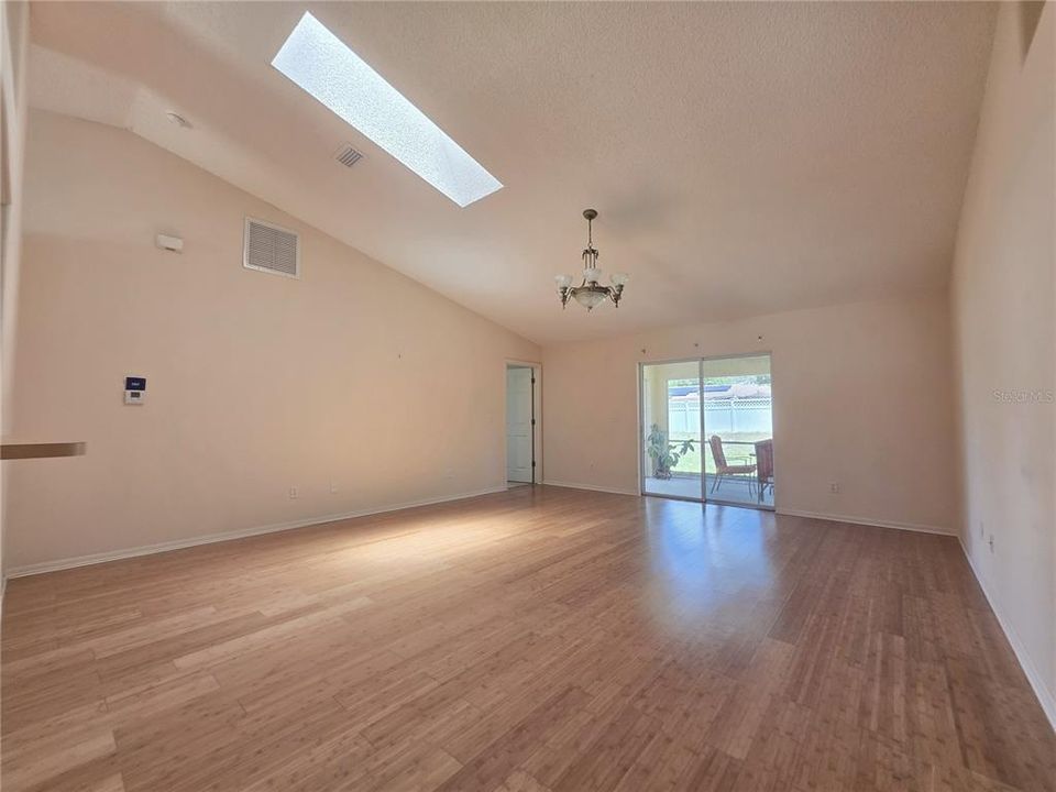 Active With Contract: $269,900 (3 beds, 2 baths, 1614 Square Feet)
