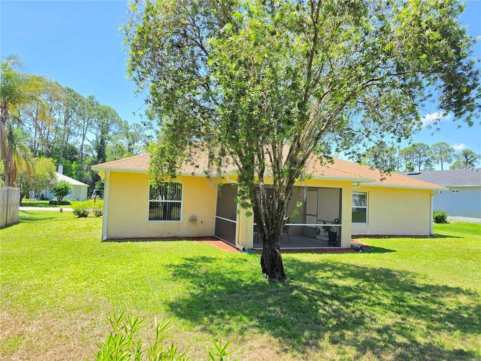 Active With Contract: $269,900 (3 beds, 2 baths, 1614 Square Feet)